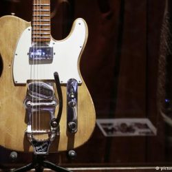 Guitarra de Bob Dylan subastada por medio millón de dólares