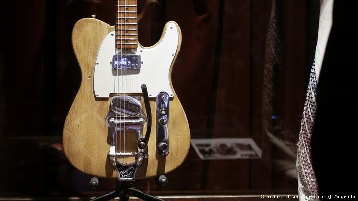 Guitarra de Bob Dylan subastada por medio millón de dólares