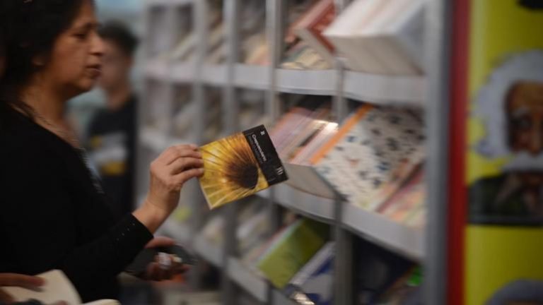 Feria del Libro: recorrido guiado entre stands, ofertas y algunas novedades