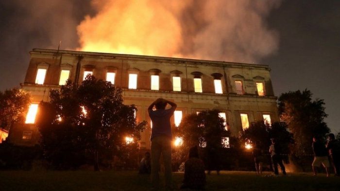 Incendio en el Museo Nacional de Brasil en Río: las impresionantes imágenes de las llamas consumiendo el edificio – BBC News Mundo