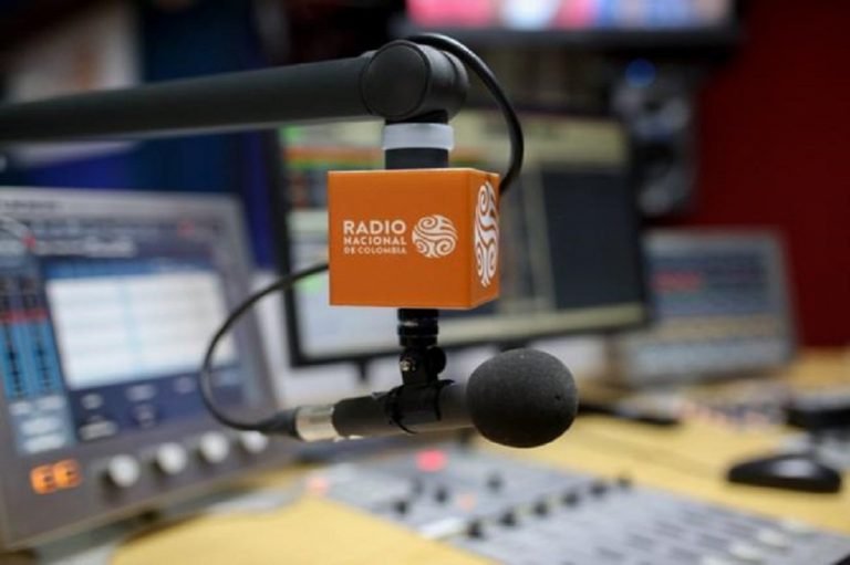 A periodistas de RTVC que denunciaron censura en entrevista con Duque les cancelan su espacio radial