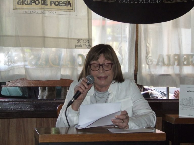 Estela Barrenechea: “Colocaba caracoles en formación para hacerlos guerrear entre ellos”