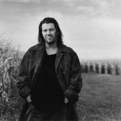 El método de escritura de David Foster Wallace: «un hombre de cinco borradores»