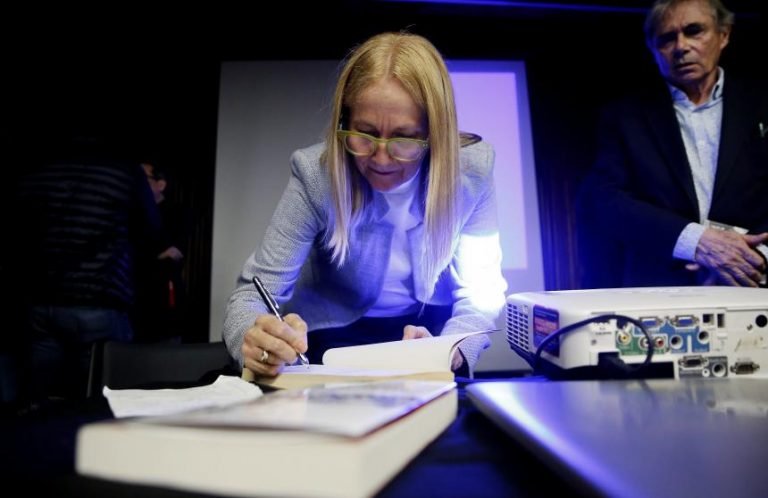 “La corrupción está enquistada en sociedad colombiana”, dice Alba Pérez del Río