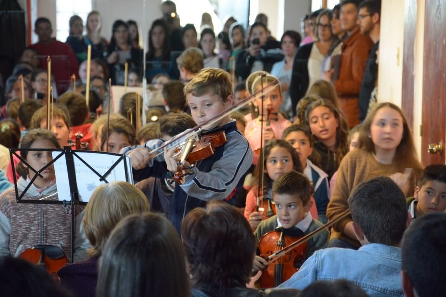 3500 niños y jóvenes estudian música sinfónica gratis en Uruguay