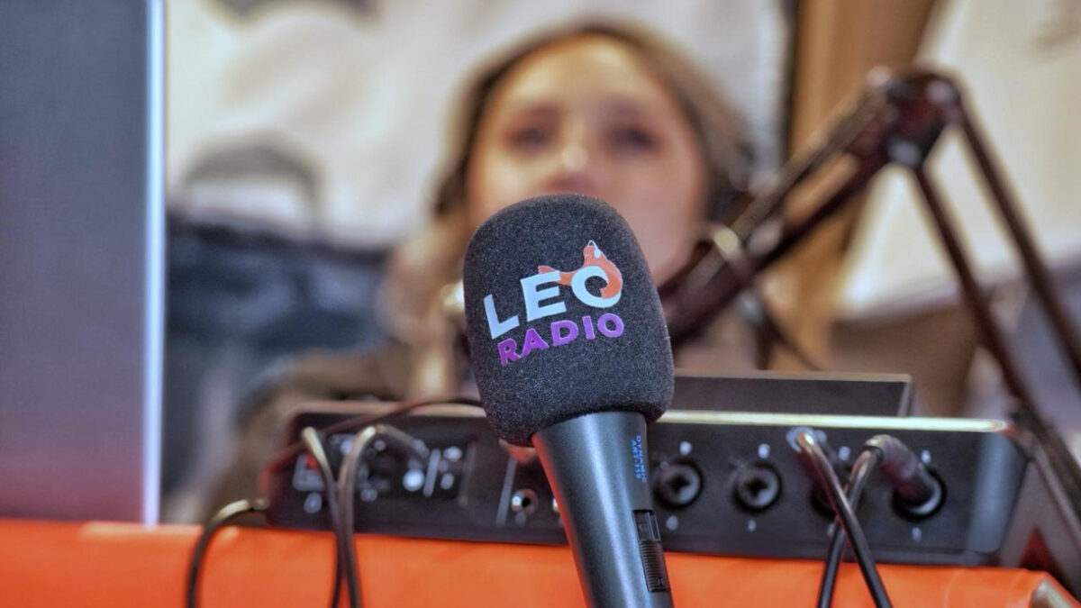 Convocatoria para programas en LEO Radio de BibloRed
