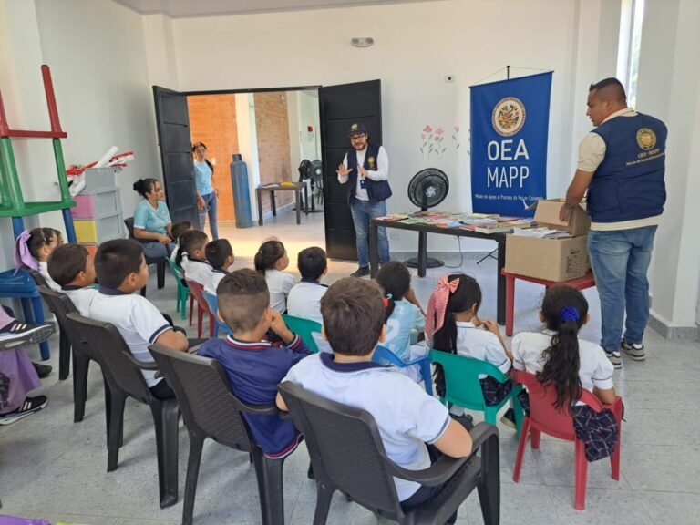 11.000 libros de la Campaña “Donar un Libro es un Hecho de Paz”, de la MAPP/OEA y la FiLBo 2024, ya están llegando a los territorios de Colombia