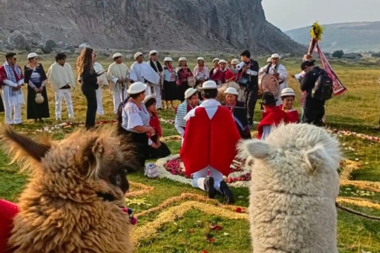 ‘SapiKuna’, el documental sobre la resistencia cultural de los pueblos indígenas de los Andes ecuatorianos