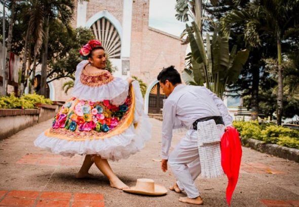 pareja-bailando-el-sanjuanero